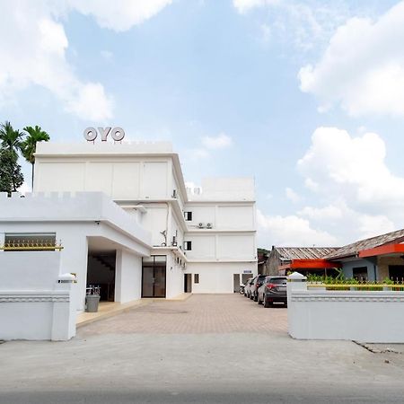 Oyo 2895 Paranginan Residence Medan Exterior photo