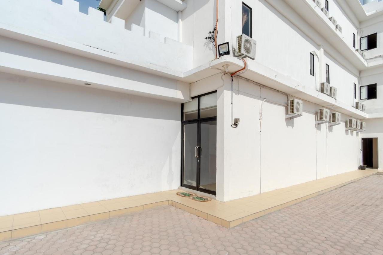 Oyo 2895 Paranginan Residence Medan Exterior photo